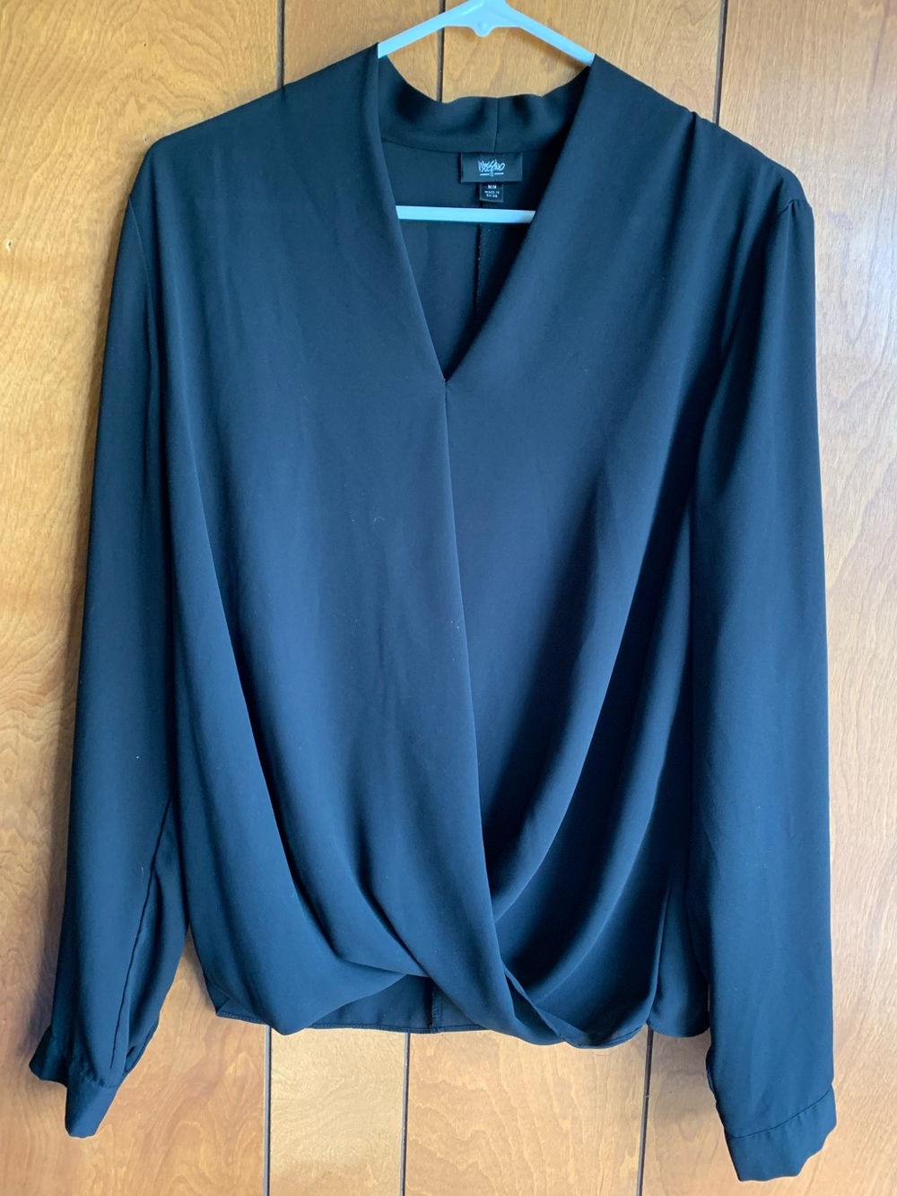 Black Mossimo wrap drape V-neck long sleeve blouse Size Medium EUC